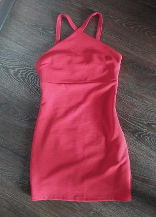 Платье кораллового цвета