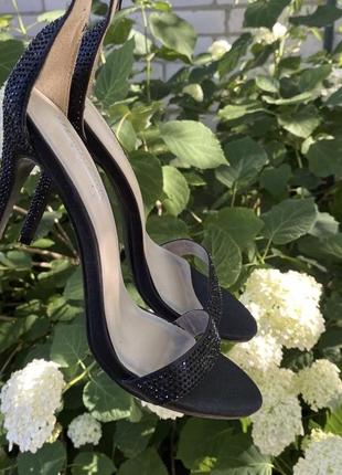 Босоніжки покриті стразами