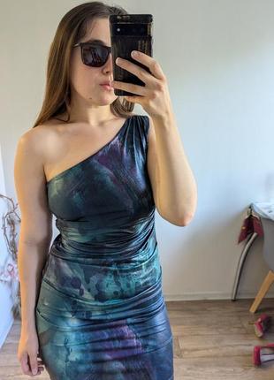 Платье на одно плечо