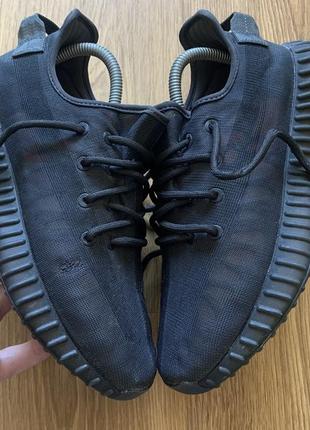 watch man jump in front of train wearing adidas nmd оригинал