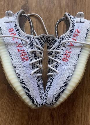 watch man jump in front of train wearing adidas nmd zebra оригинал