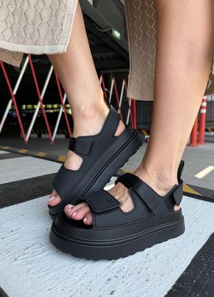 Женские босоножки на платформе ugg goldenglow sandals black