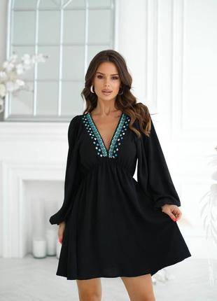 Платье с вышивкой