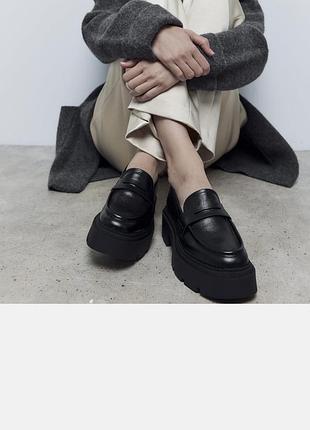 Кожаные лоферы zara массивная платформа