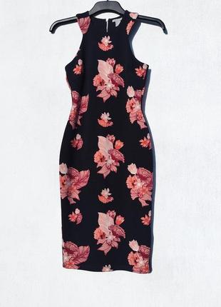 Є акція красивое облегающее платье с цветами h&m