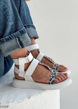 Білі леопардові жіночі босоніжки на липучках з натуральної шкіри шкіряні леопардові босоніжки