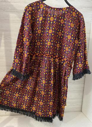 Платье свободного кроя.