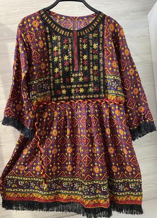 Платье свободного кроя.