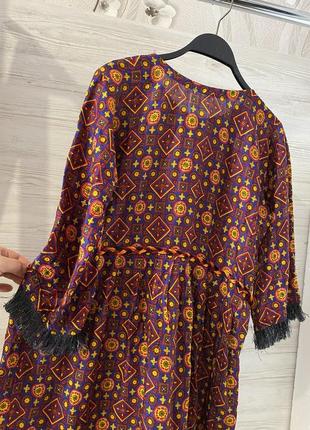 Платье свободного кроя.