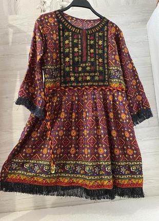 Платье свободного кроя.