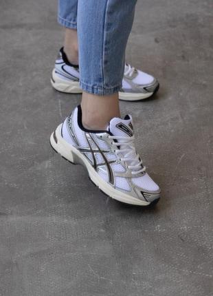 Кроссовки в стиле asics