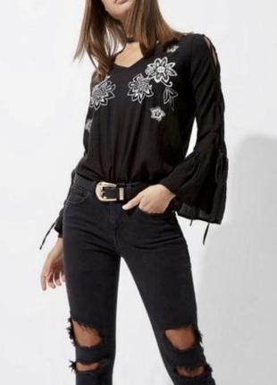 Эффектная блуза вышиванка с широкими рукавами 16 р river island 
длина 67 пон59 пот59 снизу62 рукав52
на ткани незначительные следы ношения