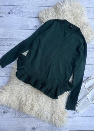 Изумрудный свитер с рюшами