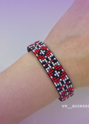 Браслет з українським орнаментом