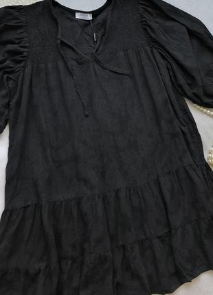 Черное платье из оросы