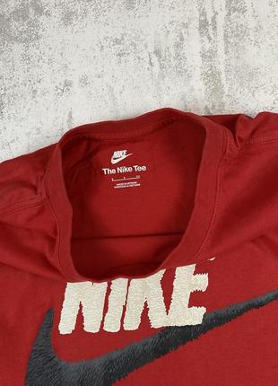 Яскрава червона футболка nike з великим логотипом6 фото