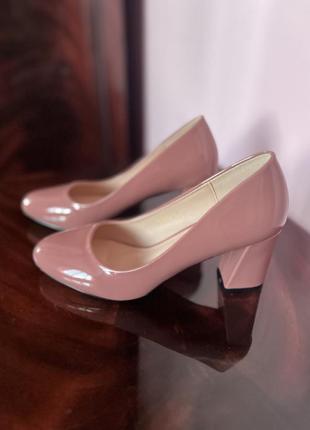 Туфлі лакові