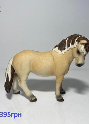 Фігурки конячок schleich