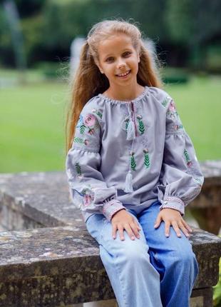 Вышиванка современная серая для девочки