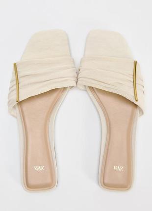 Шльопанці zara білі