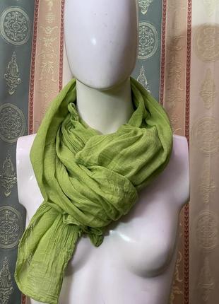 Летний шарф салатового цвета