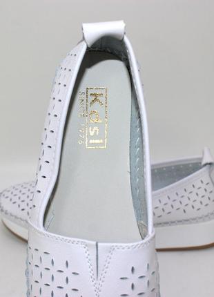 Женские белые летние туфли из перфорированной кожи подошва из пены7 фото