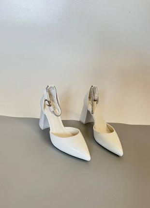 Стильні білі класичні туфлі туфельки класичні туфлі на каблуку туфлі на підборах2 фото
