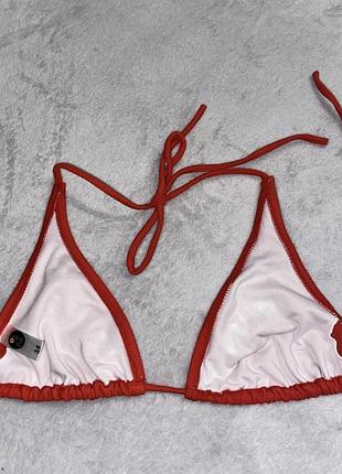 Яркий красный раздельный купальник с вышивкой и пайетками