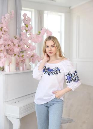 Біла жіноча вишиванка з коротким рукавом.