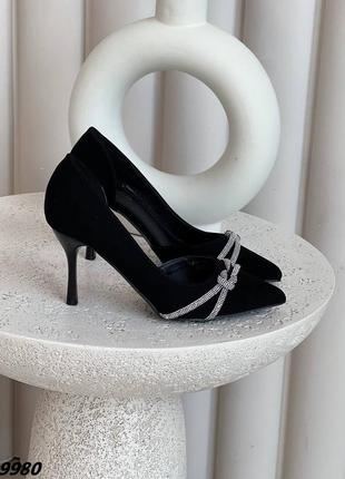 Элегантные женские туфли на шпильке черные с камешками стразами туфельки острый носок на каблуке классические7 фото