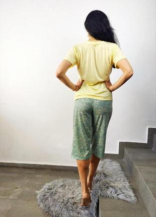Бавовняна жіноча піжама для дому футболка з бріджами - капрі,туреччина4 фото
