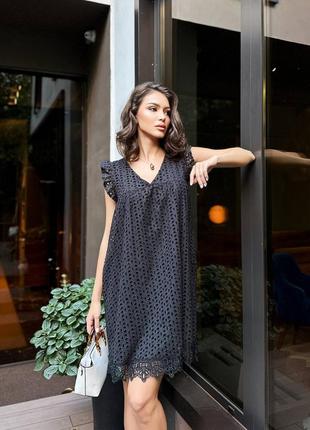 Коротка сукня прошва вільного крою з мереживом