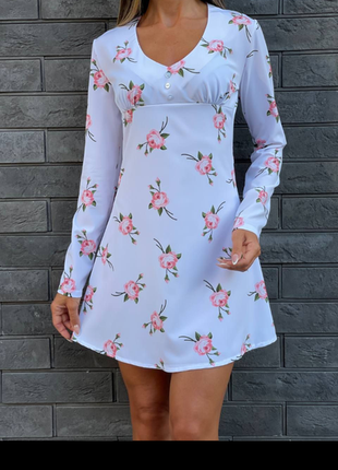 Платье короткое белое с длинным рукавом