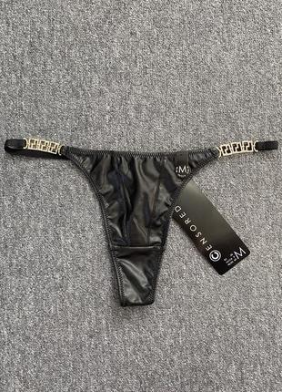 Жалаңаш қыздардың жақыннан түсірілген суреттері