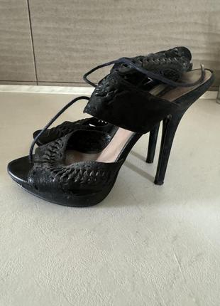 Стильные босоножки zara