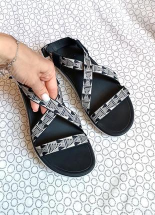 Босоніжки сандалі teva 38p.