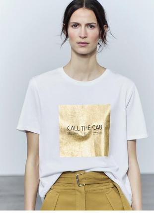 Трендовая футболка с металлизированным принтом zara