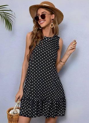 Черное платье мини свободного кроя в горошек с поясом
