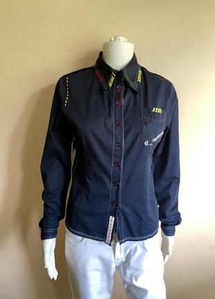 Стильна сорочка з масою цікавих деталей