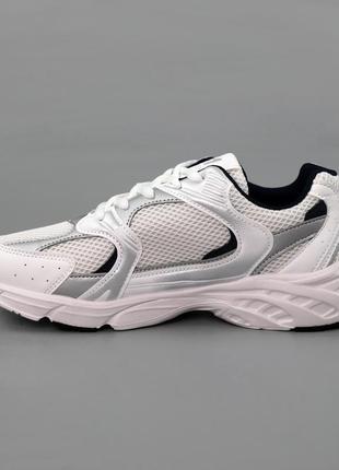 Кросівки жіночі