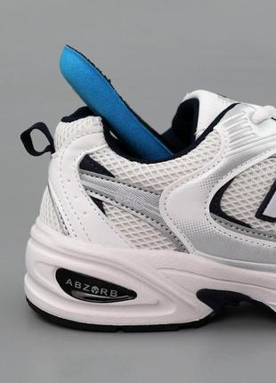 Кросівки жіночі