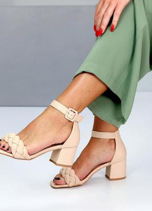 Комфортные бежевые женские босоножки на каблуке летние эко-кожа лето