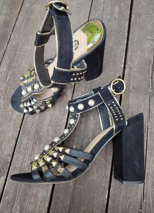 Стильные босоножки river island