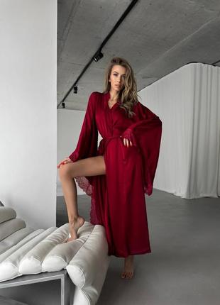 Шовковий халат з мереживом