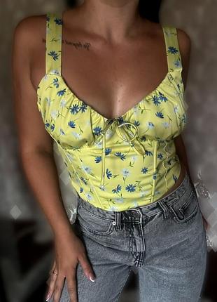 Корсетный желтый топ bershka