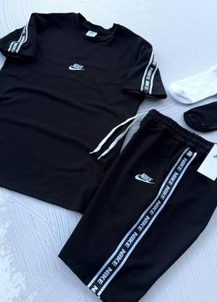 Набір nike: футболка-шорти
2 пари шкарпеток у подарунок!