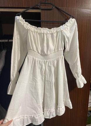 Короткое белое платье xs-s