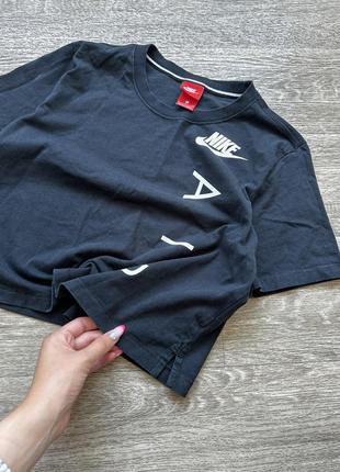 Стильная спортивная укороченная футболка кроп топ с разрезами nike 36/s6 фото