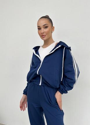 Стильний якісний костюм прогулянковий