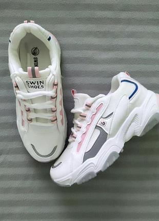 Женские кроссовочки